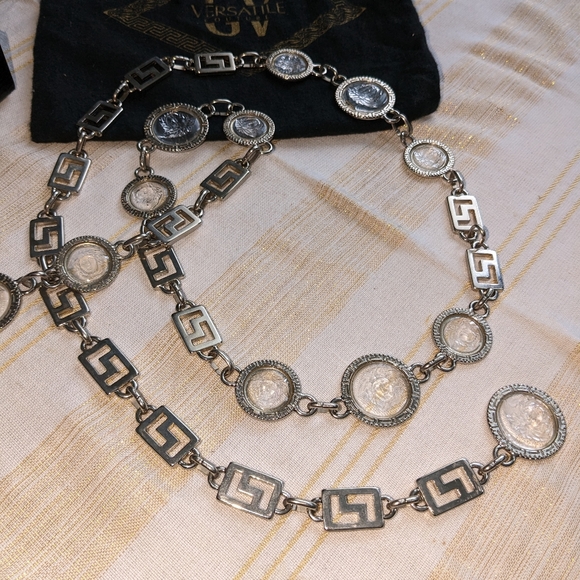 Iconic Vintage Versace Chain Belt with Medusa Medallion 90s - Very Rare! - Picture 13 of 13